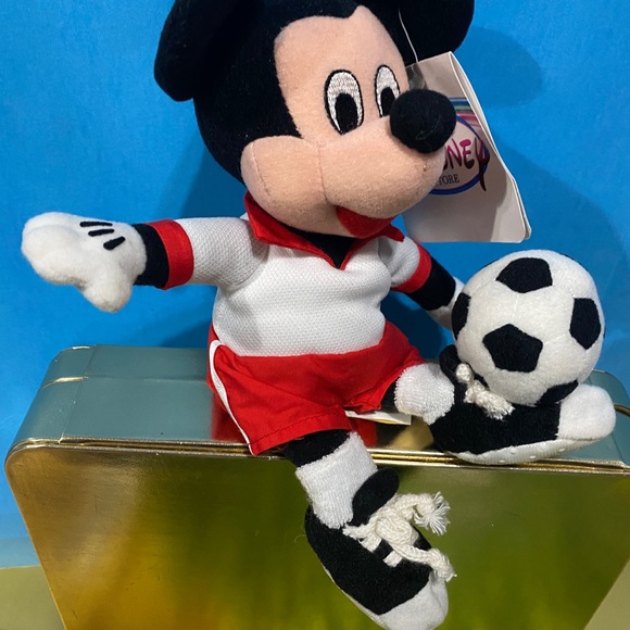 DISNEY STORE EXCLUSIVE NWT VTG 1990’s SOCCER MICKEY MOUSE RETIRED BEAN BAG PLUSH - Picture 5 of 10